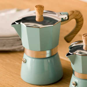 Coffee makers & kettles